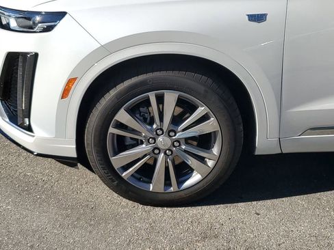 Used 2025 Cadillac XT6 Premium Luxury image 11