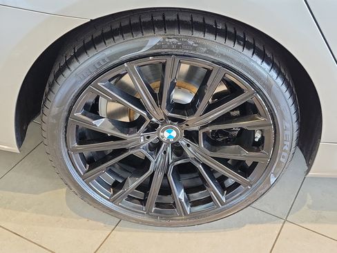 Used 2022 BMW 750Li xDrive AWD/4WD image 7