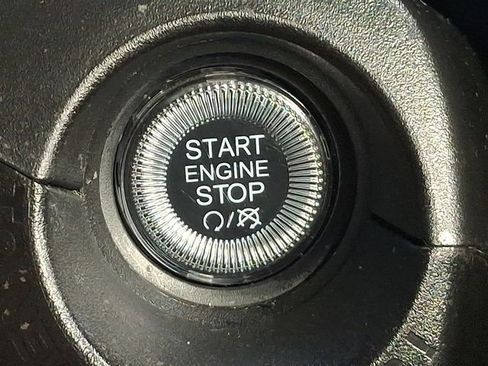 Used 2023 Jeep Renegade Latitude image 25