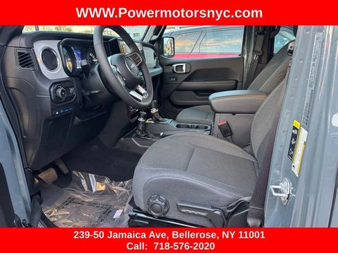 Used 2025 Jeep Wrangler Unlimited Sahara w/ Safety Group AWD/4WD image 19