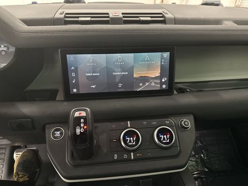 Used 2021 Land Rover Defender 110 SE image 14