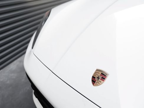 Certified 2025 Porsche Cayenne AWD/4WD image 40