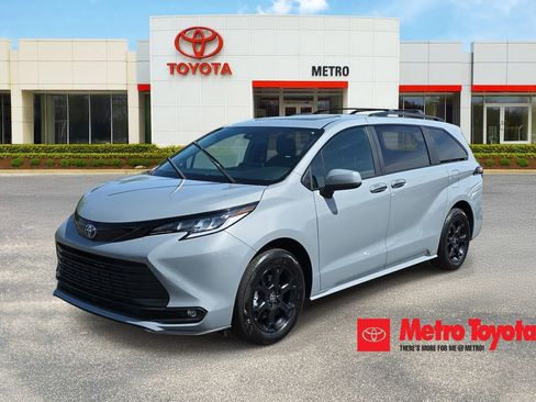 Certified 2025 Toyota Sienna XLE Woodland Edition AWD/4WD image 1
