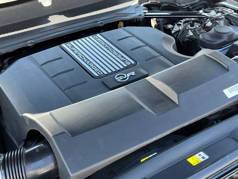 Used 2022 Land Rover Range Rover Sport SVR image 40