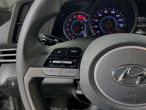 Used 2022 Hyundai Elantra SEL image 19