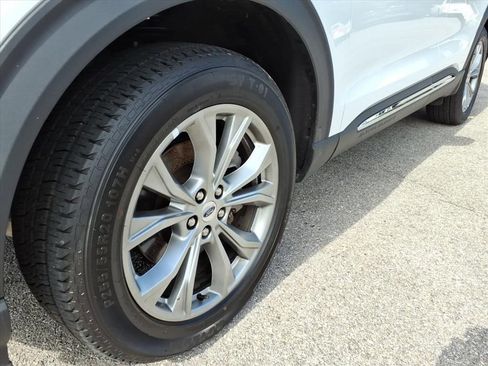 Used 2023 Ford Explorer Limited image 9