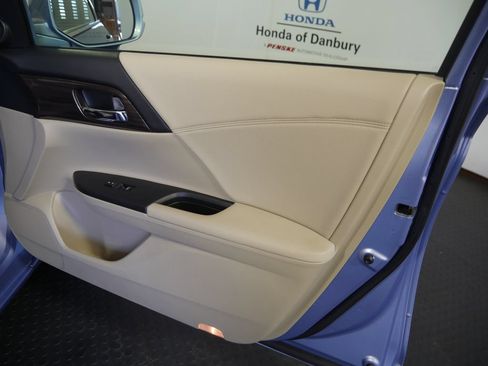 Certified 2017 Honda Accord EX-L image 5