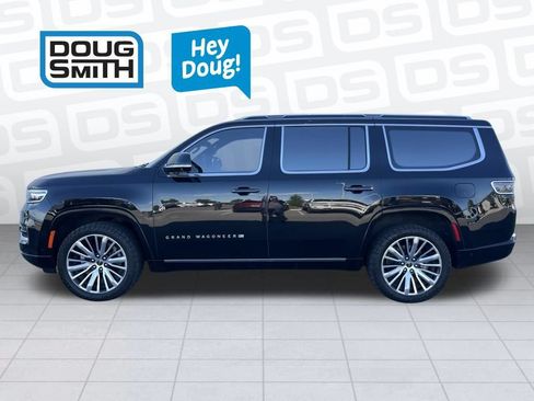 Certified 2022 Jeep Grand Wagoneer Series III w/ Rear Seat Video Group 1 AWD/4WD image 3