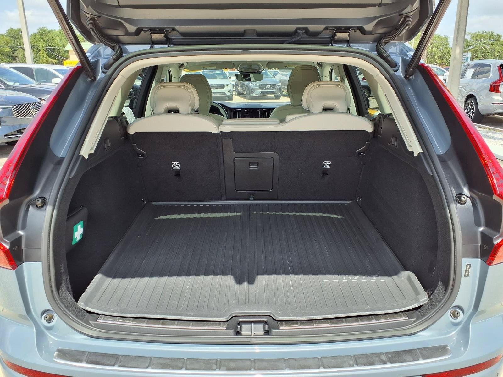 Certified 2024 Volvo XC60 B5 Plus w/ Protection Package Premier AWD/4WD image 17