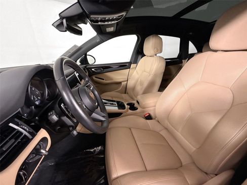 Used 2024 Porsche Macan T w/ Premium Plus Package image 3