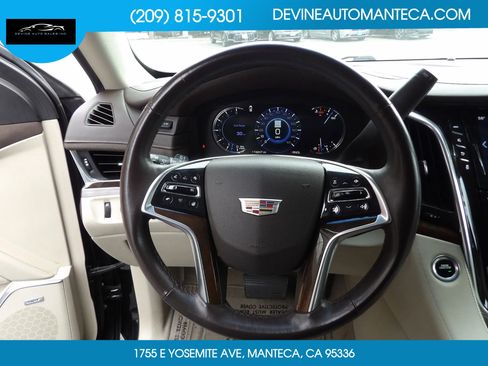 Used 2017 Cadillac Escalade Premium Luxury image 22