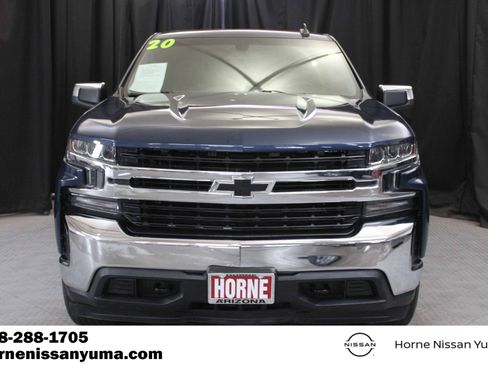 Used 2020 Chevrolet Silverado 1500 LT w/ LT Value Package AWD/4WD image 2