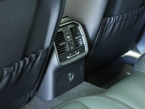 Certified 2025 Porsche Macan AWD/4WD image 26