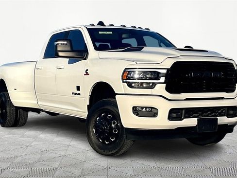 Used 2024 RAM 3500 Laramie w/ Night Edition image 12