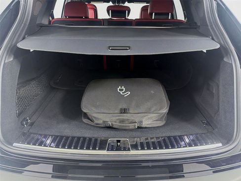 Certified 2022 Porsche Cayenne Platinum Edition image 23