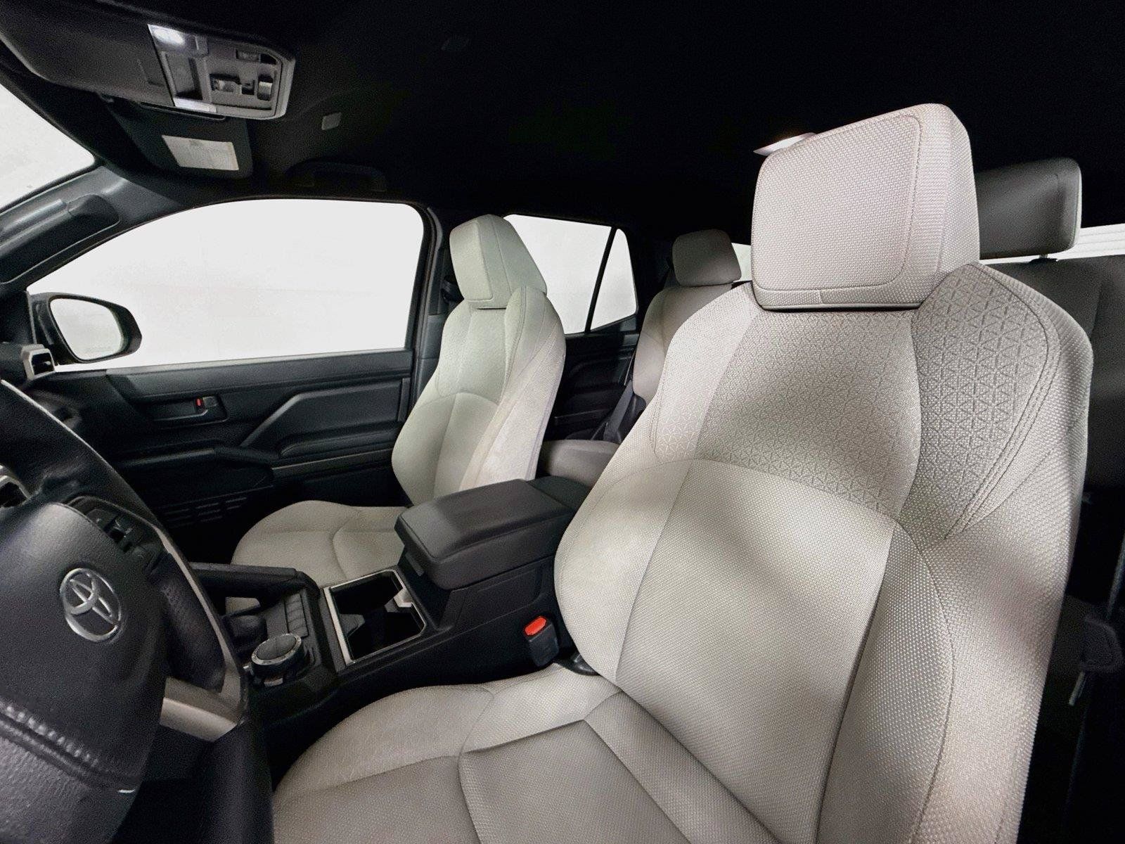 Certified 2025 Toyota 4Runner SR5 AWD/4WD image 3