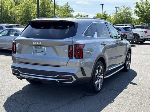 Used 2023 Kia Sorento EX AWD/4WD image 2
