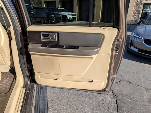 Used 2017 Lincoln Navigator L Reserve image 27