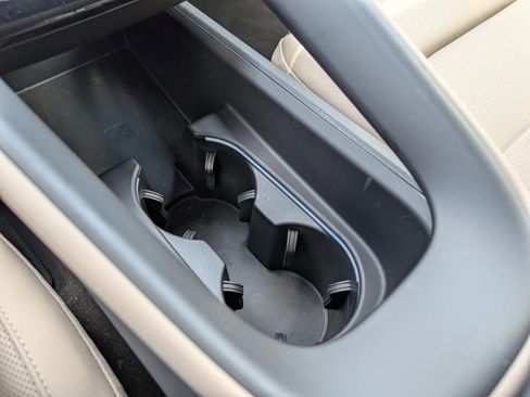 Certified 2025 Porsche Macan Electric image 18