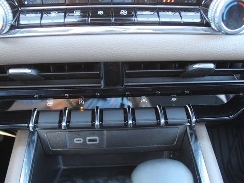 Used 2024 GMC Canyon Denali image 38