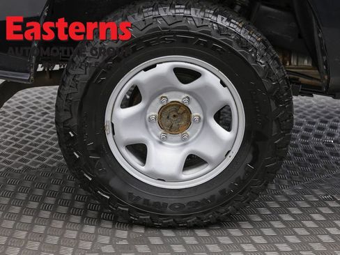 Used 2023 Toyota Tacoma SR AWD/4WD image 29
