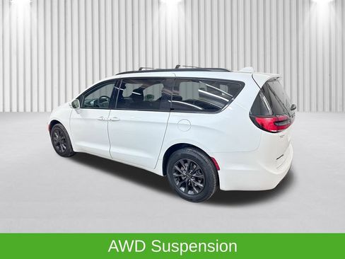 Certified 2022 Chrysler Pacifica Touring-L w/ S Appearance Package image 10
