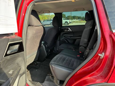 Used 2022 Mitsubishi Outlander SE FWD image 3