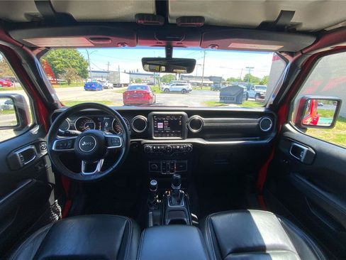 Used 2018 Jeep Wrangler Unlimited Sahara AWD/4WD image 30