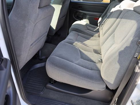 Used 2006 Chevrolet Silverado 2500 LT w/ Heavy-Duty Power Package image 17