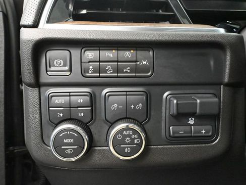 Used 2025 Chevrolet Tahoe High Country image 39