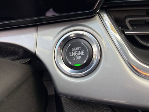 Used 2025 Chevrolet Trax LT w/ LT Convenience Package image 11