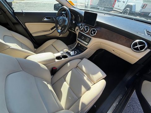 Used 2019 Mercedes-Benz GLA 250 4MATIC w/ Premium Package image 19