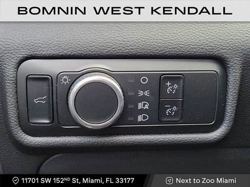 Used 2023 Ford Explorer XLT image 25