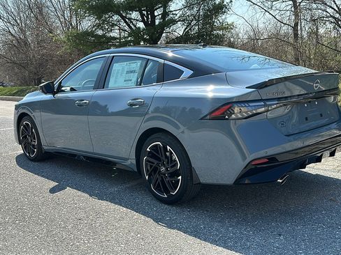 New 2026 Nissan Sentra SR w/ SR Premium Package FWD image 5