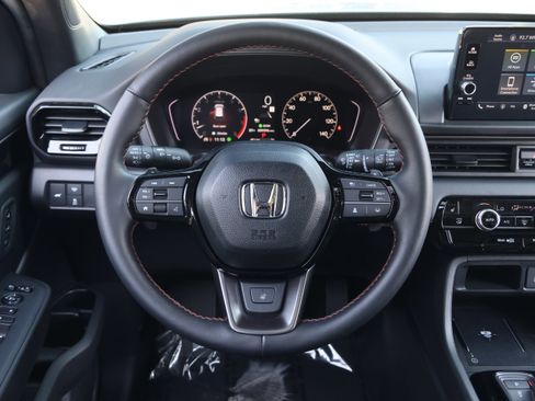 Used 2025 Honda Pilot TrailSport image 17