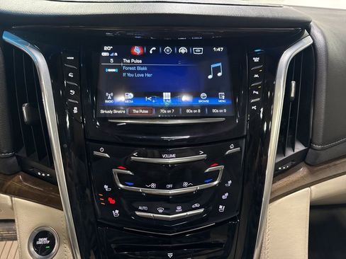 Used 2019 Cadillac Escalade Premium Luxury image 20