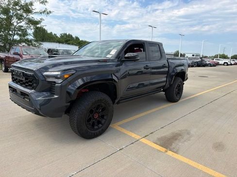 Used 2025 Toyota Tacoma TRD Pro AWD/4WD image 3
