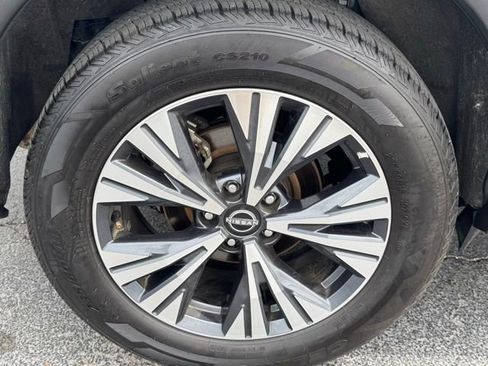 Used 2023 Nissan Rogue SV FWD image 6