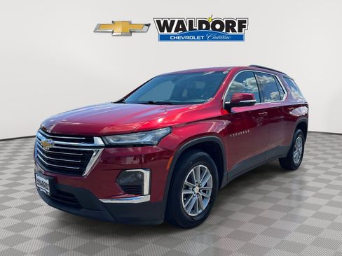 Used 2023 Chevrolet Traverse LT FWD image 3
