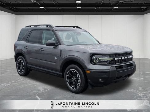 Used 2025 Ford Bronco Sport Outer Banks AWD/4WD image 7