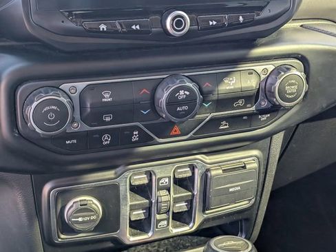 Used 2022 Jeep Gladiator Sport image 28