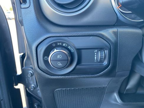 Used 2023 Jeep Gladiator Sport image 13