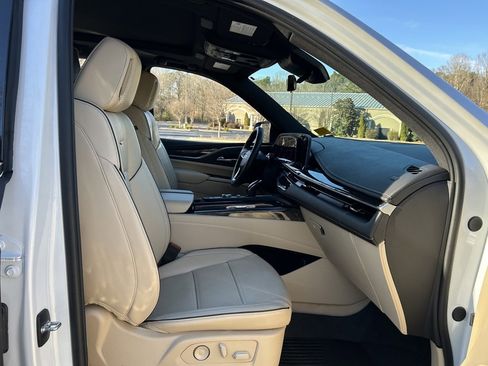 Used 2024 Cadillac Escalade ESV Premium Luxury image 51