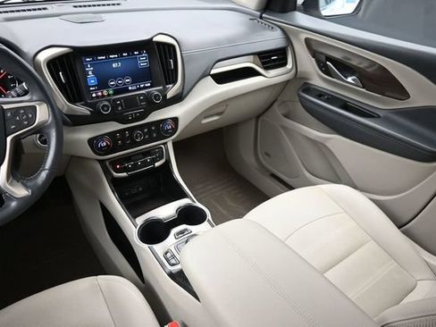 Used 2022 GMC Terrain Denali w/ Denali Premium Package AWD/4WD image 10