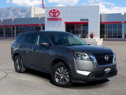 Used 2025 Nissan Pathfinder SV