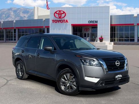 Used 2025 Nissan Pathfinder SV AWD/4WD image 1
