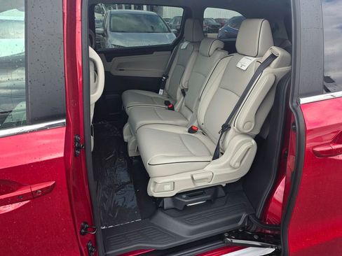 New 2026 Honda Odyssey Touring image 11