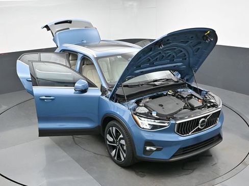 Used 2023 Volvo XC40 B5 Plus w/ Driver Assist Package AWD/4WD image 49