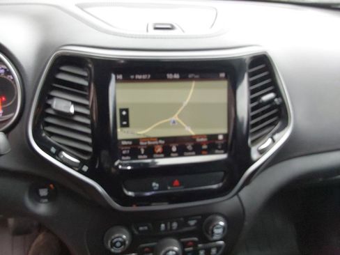 Used 2019 Jeep Cherokee Limited image 12