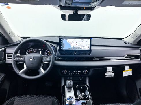 New 2025 Mitsubishi Outlander ES image 20